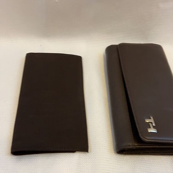 New Tommy brown wallet with check book cover 7”x4” - Picture 6 of 6